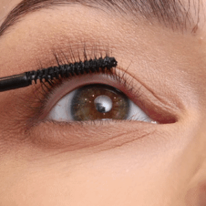 Modeļa tuvplāns, kurā tiek izmantota saistviela